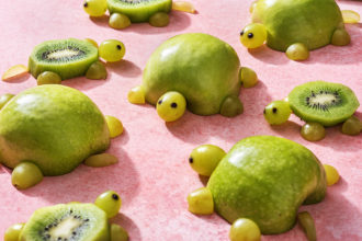 Tips for entertaining kids in the kitchen